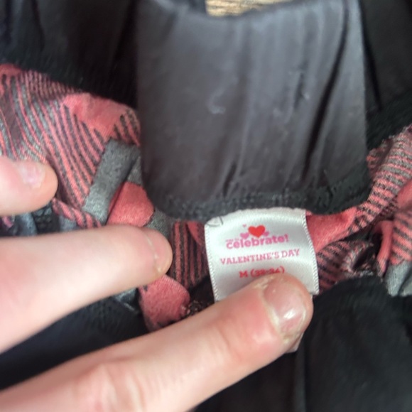 Valentines pajama pants - Picture 2 of 3